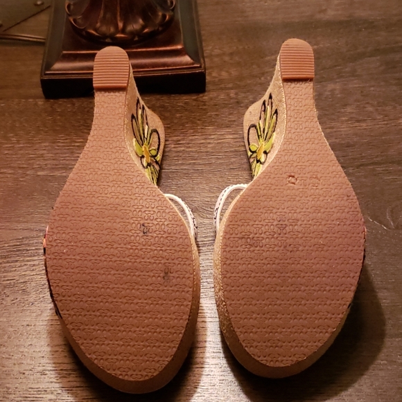 New Coach Mattie Bumblebee Wedge Thong Sandal 7.5 - Picture 8 of 8